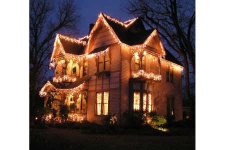 CarletonHouse B&B porch at christmastime